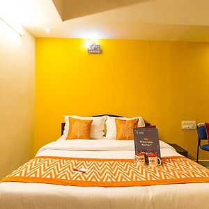 Hotel Blue Moon By Sky Stays